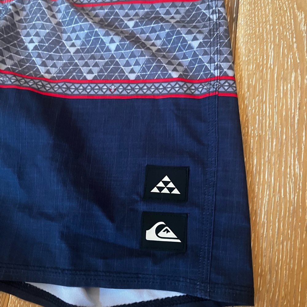 Quiksilver Boy's Surfsilk Enforcer 17" Boardshorts - Picture 3 of 8